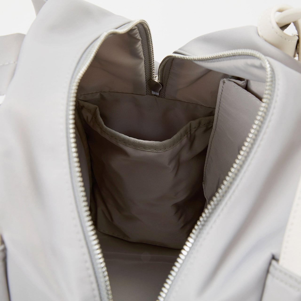 【Breath TOPKAPI】【撥水】ツヤ ナイロン レザーハンドル ミニ リュック ライトグレー FREE