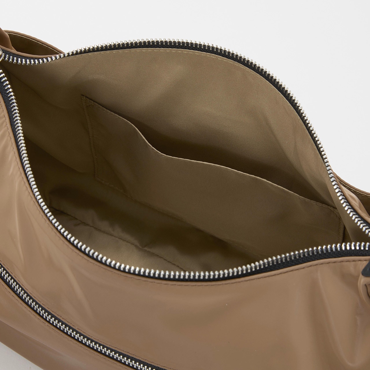 【Breath TOPKAPI】【軽量430g】Train 防水ポリエステル ワイド ショルダーバッグ ブラウン FREE