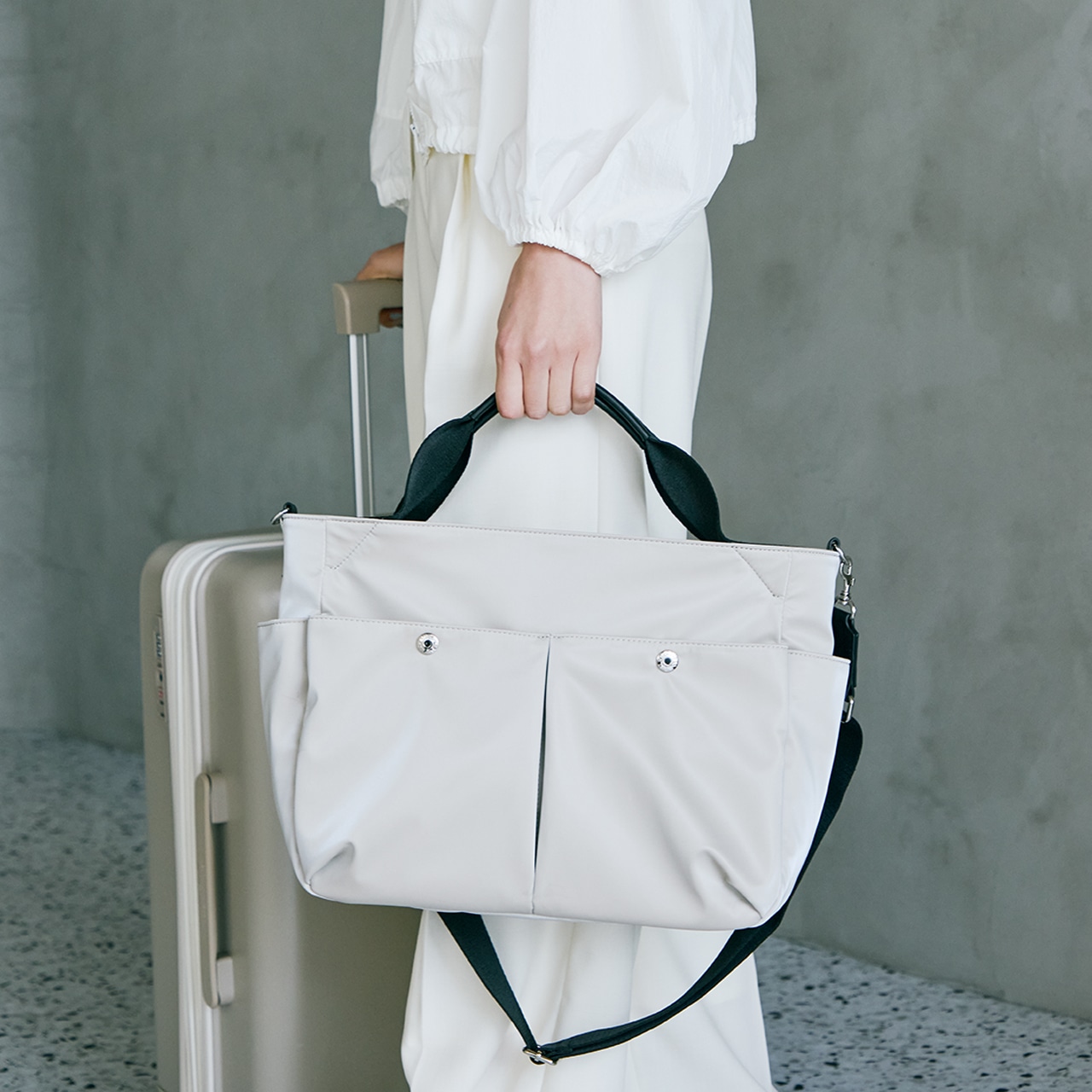 【Breath TOPKAPI】Train 防水ポリエステル ショルダー付き A4 トートバッグ / キャリー対応 ライトベージュ FREE