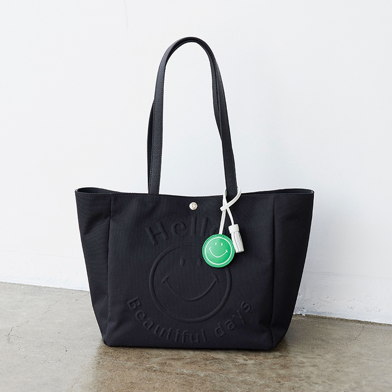 【Breath TOPKAPI】SMILE COLLECTION エンボス スマイル ビッグ トートバッグ /スマイルチャーム付き ブラック FREE