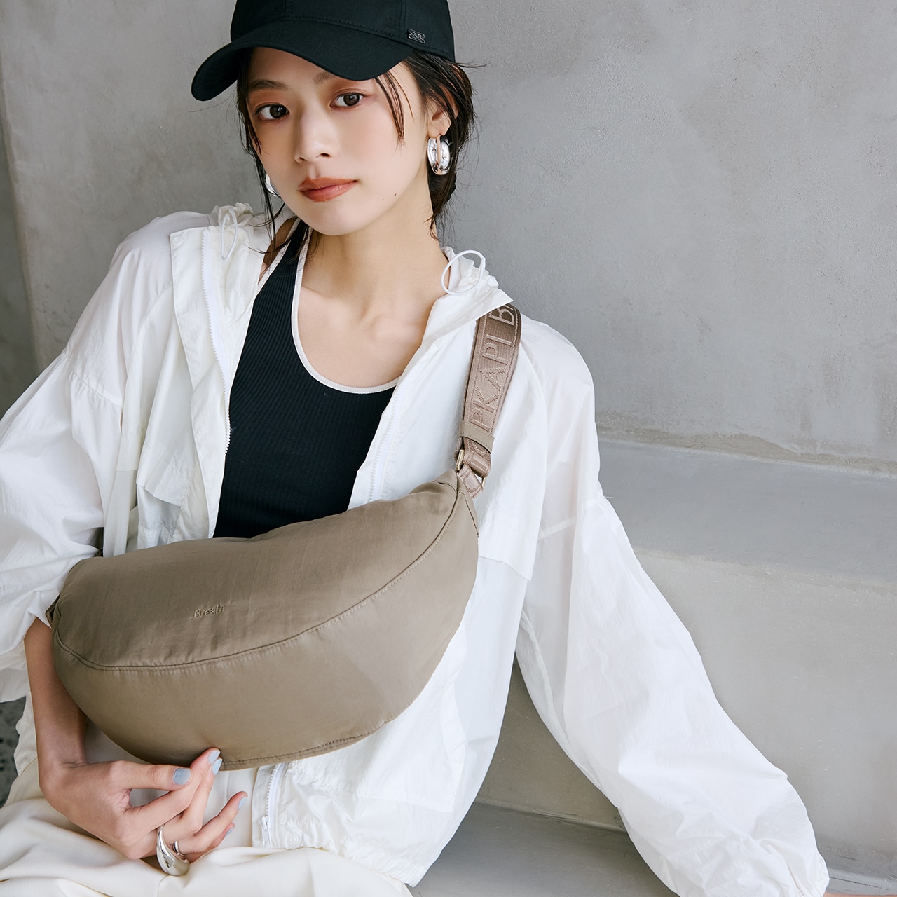 【Breath TOPKAPI】Freely フリーリー ナイロン ロゴテープ ラウンド ショルダーバッグ