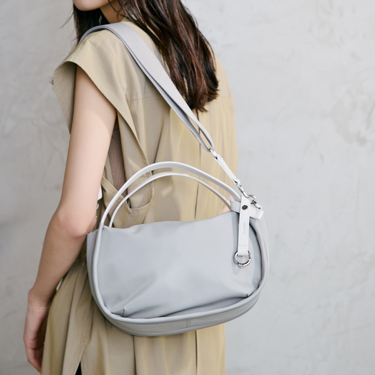 【Breath TOPKAPI】【撥水】ツヤ ナイロン ショルダー付き ラウンド トートバッグ