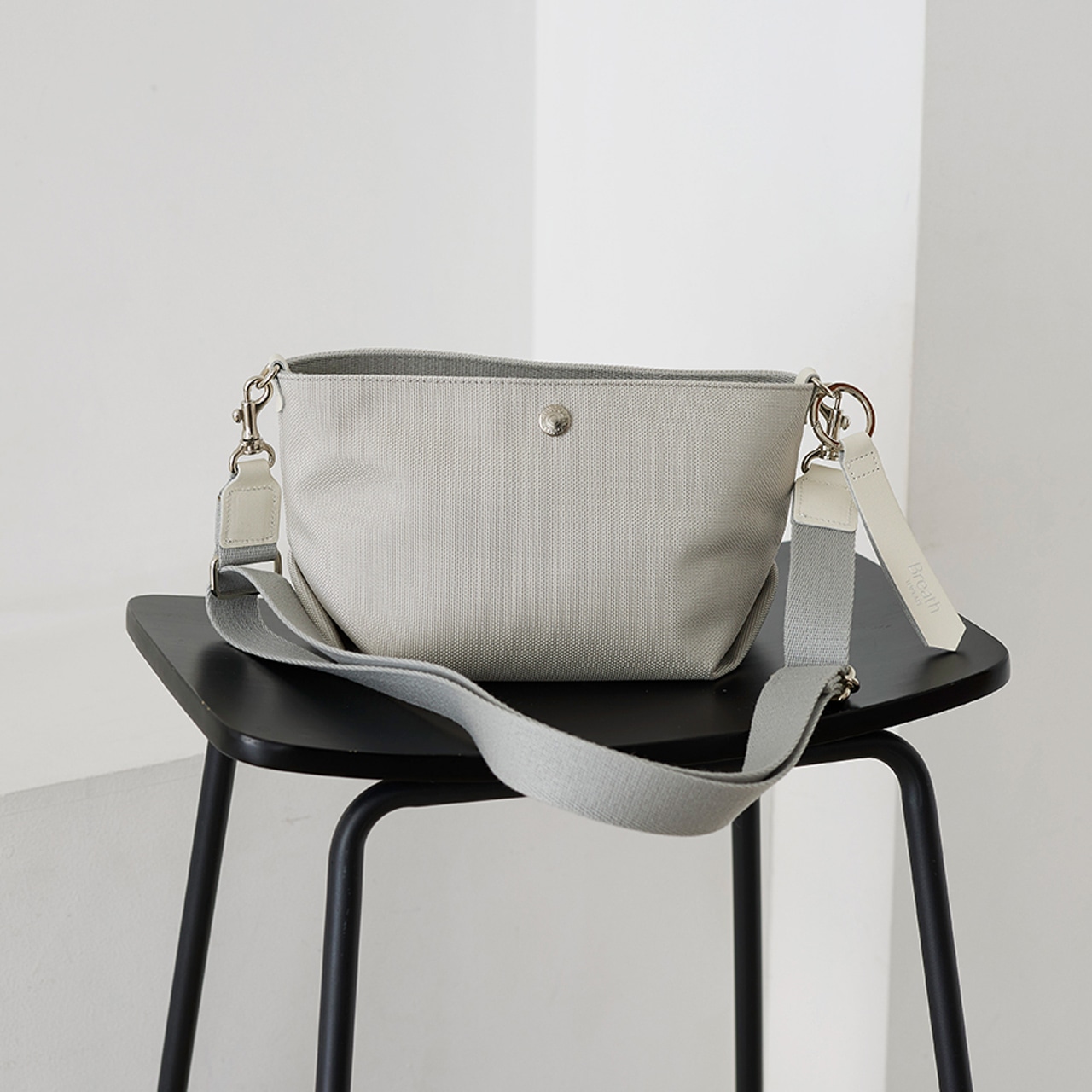 【Breath TOPKAPI】Aerial エアリアル ナイロン カラーストラップ付き ショルダーバッグ /軽量