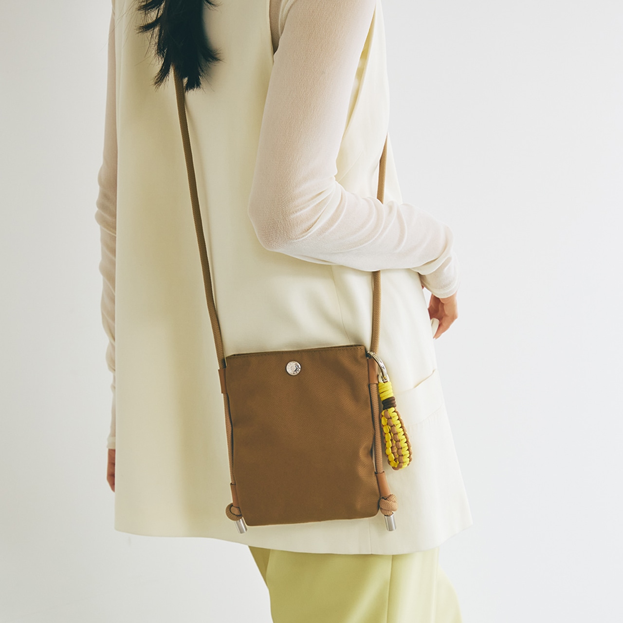 コードチャーム付き ミニショルダーバッグ / サコッシュ