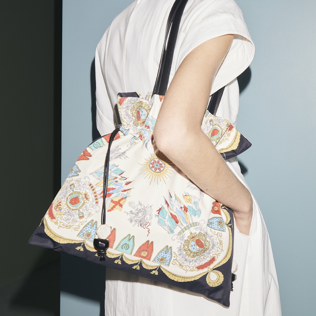 【TREASURE TOPKAPI】マイルドサテン スカーフ柄 巾着 トート バッグ