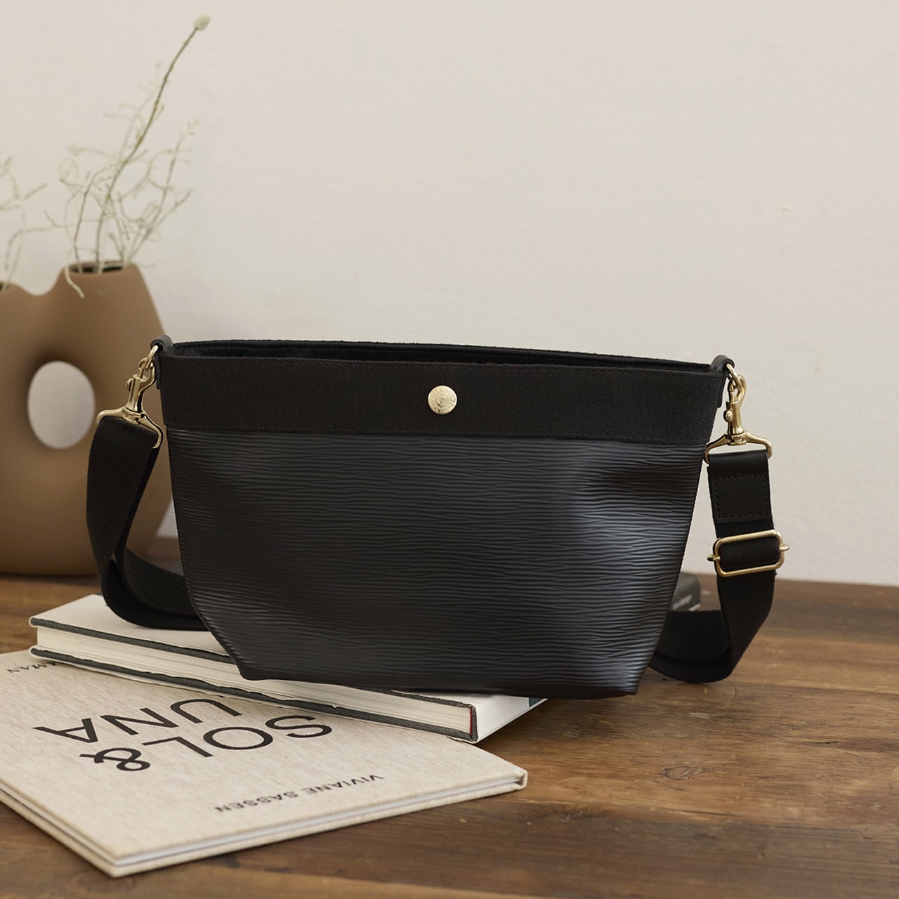 【Breath TOPKAPI】【VERY 掲載】リプル スリム ミニショルダーバッグ【キズ雨に強い】