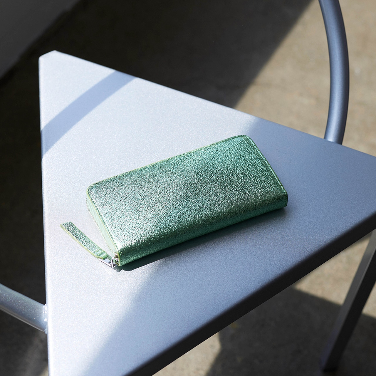 【TREASURE TOPKAPI】ウォッシュド レザー メタリック ラウンドファスナー 長財布