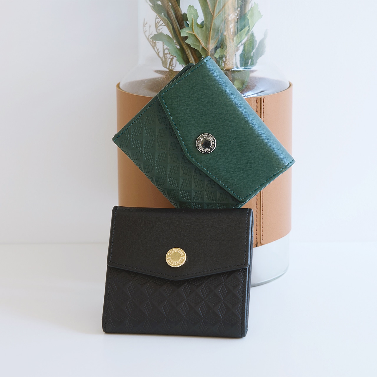 【TREASURE TOPKAPI】スムースレザー 幾何柄 二つ折り財布