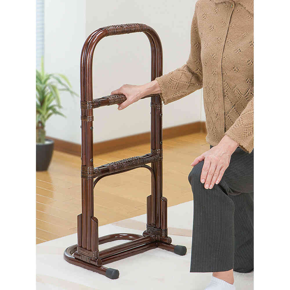 NEW天然籐らくらく立ち上がり手すり[0379820] メーカー直送▼返品・キャンセル不可【他商品との同時購入不可】