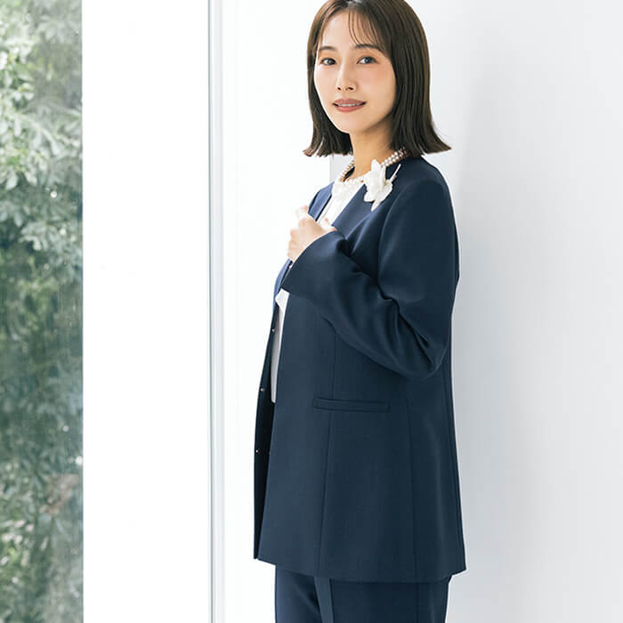 【東京ソワール】洗える|白ブラウスセットのテーパードパンツスーツ ネイビー 15号