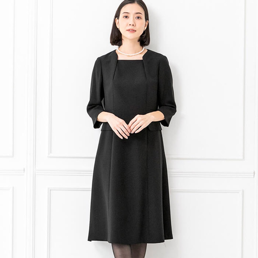 【東京ソワール】ノーカラーのリボン付アンサンブル ブラック 9号