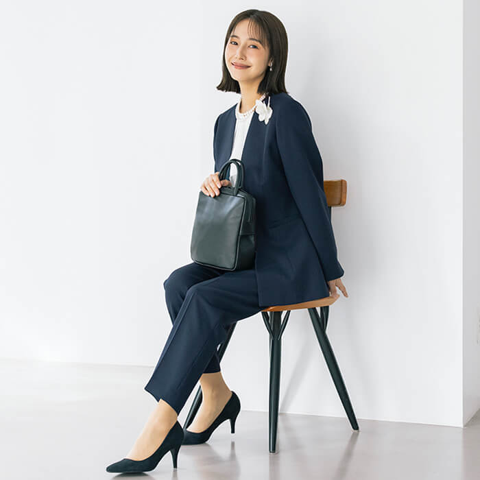 【東京ソワール】洗える|白ブラウスセットのテーパードパンツスーツ ネイビー 15号