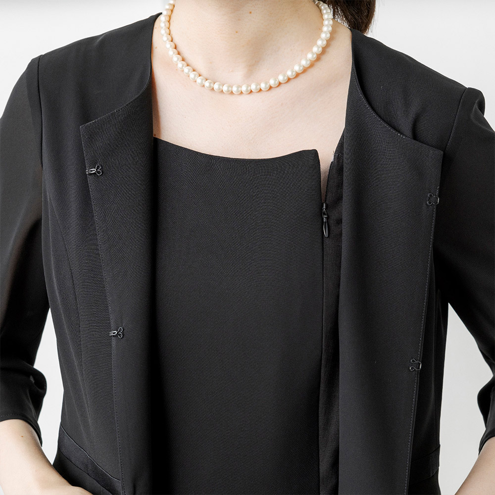 【東京ソワール】ノーカラーデザイン前開きファスナーウォッシャブルワンピース ブラック 13号