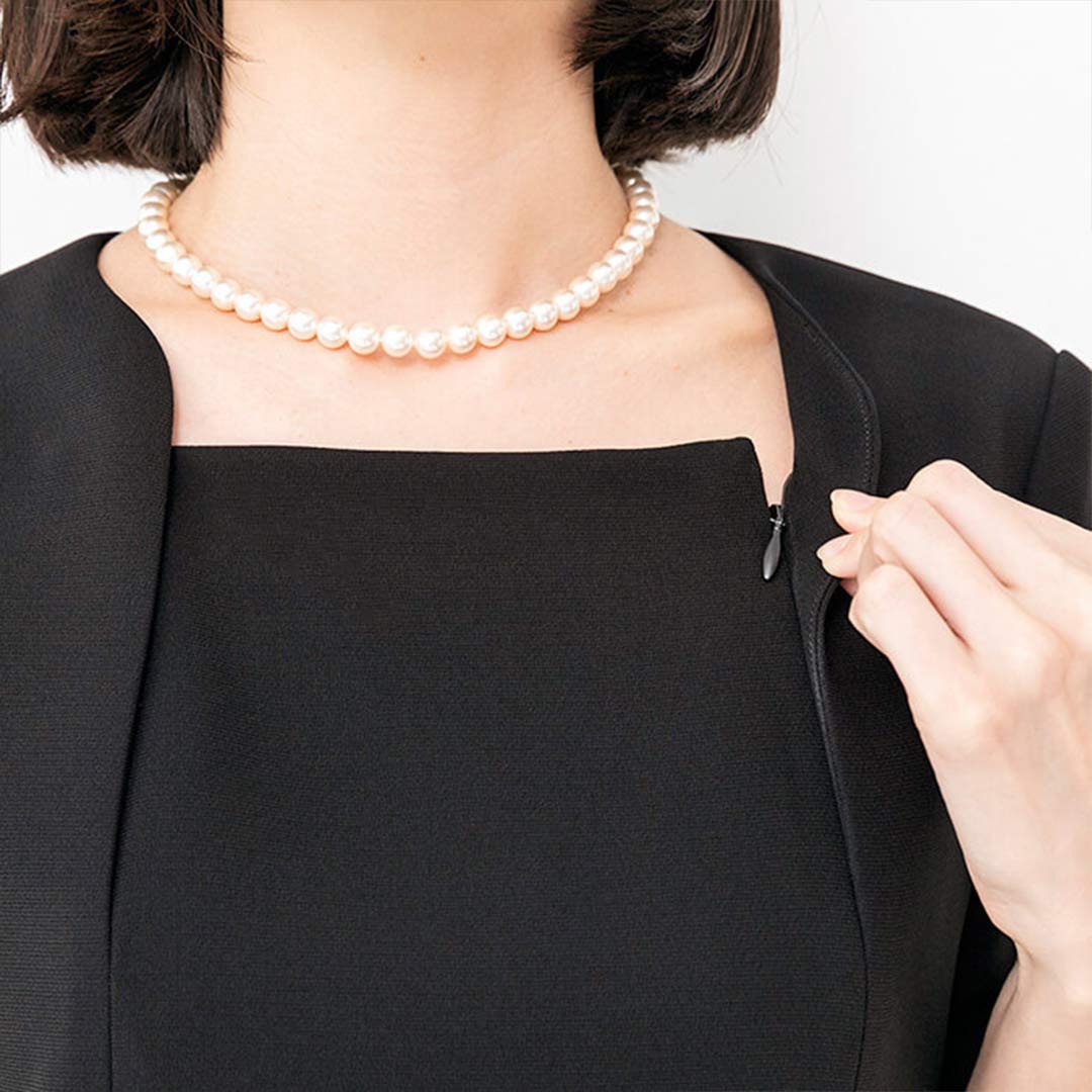 【東京ソワール】ノーカラーのリボン付アンサンブル ブラック 9号