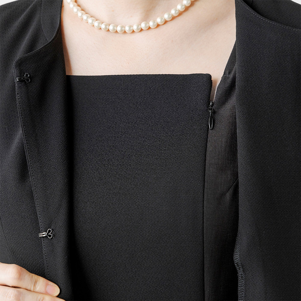 【東京ソワール】タックデザイン前開きファスナーウォッシャブルワンピース ブラック 7号