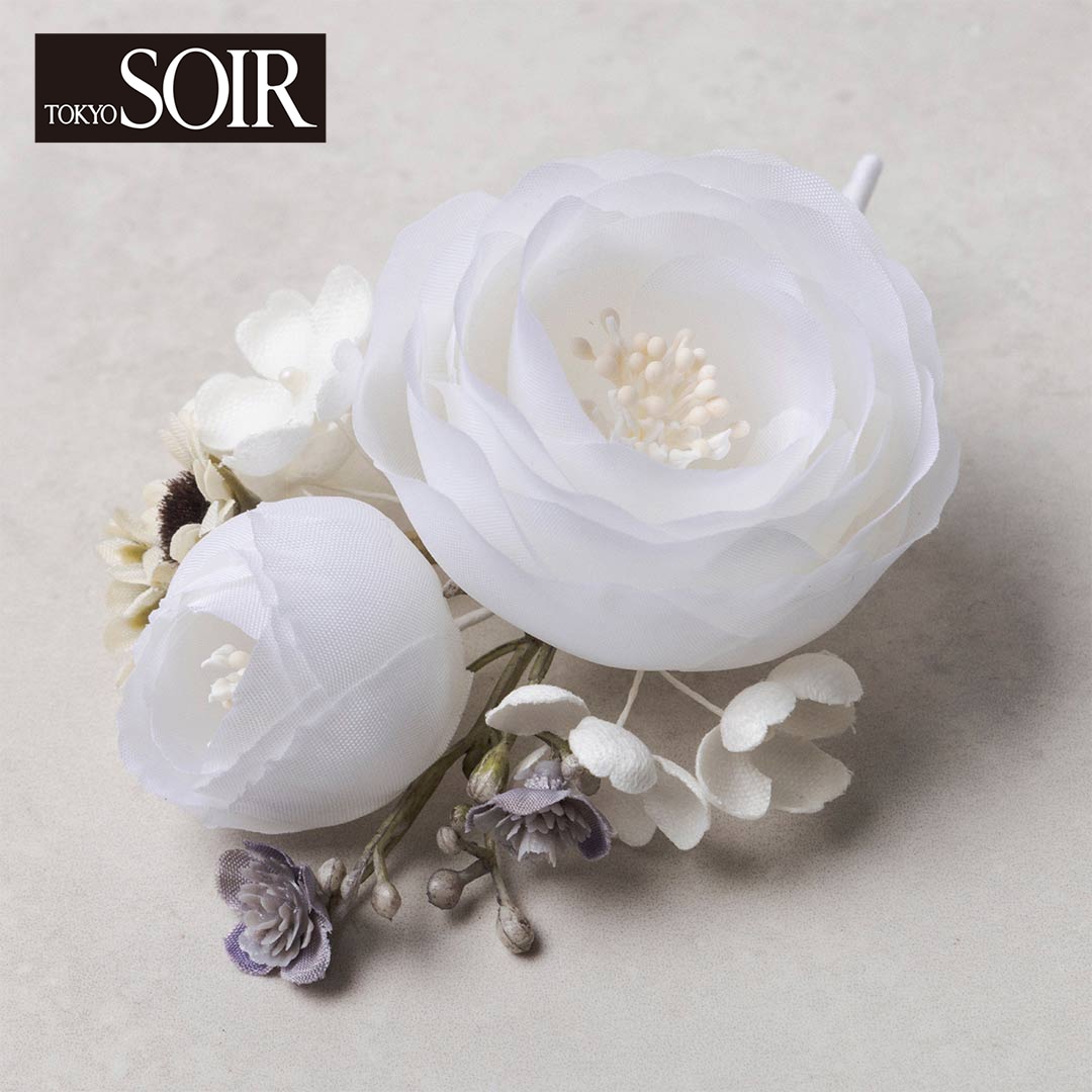 【東京ソワール】ナチュラルなブーケコサージュ