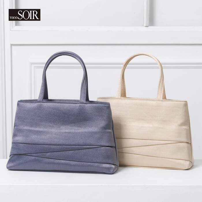 【東京ソワール】セレモニーにおすすめ、タックデザインのフォーマルバッグ