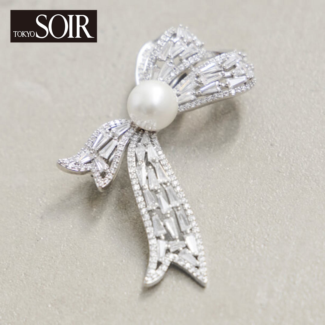 【東京ソワール】大粒パールのリボンブローチ