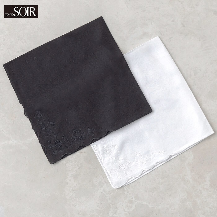 【東京ソワール】ローズ刺繍のコットンハンカチ