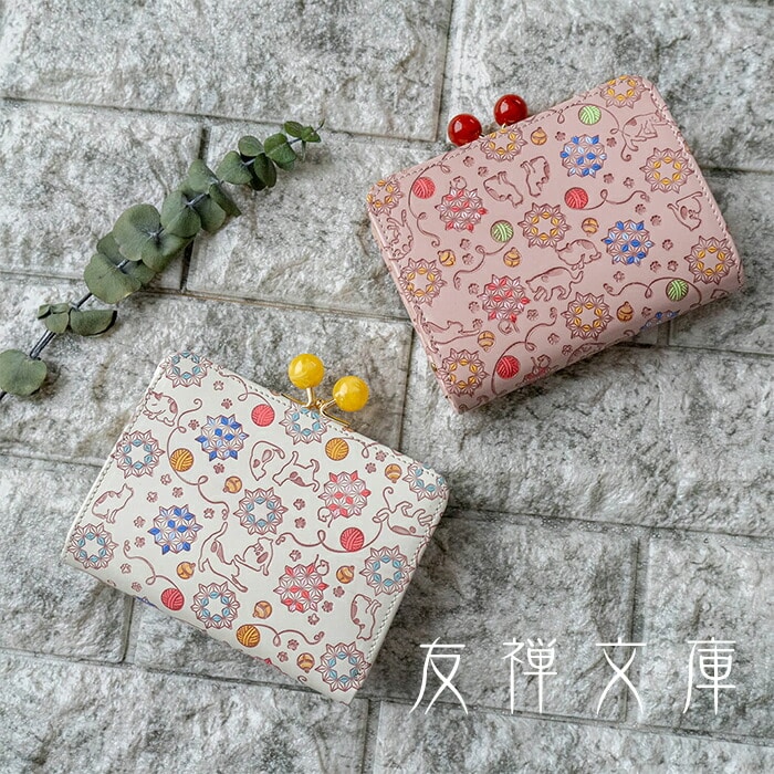 財布 レディース 二つ折り財布 がま口 口金 かわいい  厄除け 魔除け 縁起 麻の葉 和柄 和風 本革 日本製 猫柄 ねこ 手描き 猫遊び 友禅文庫 母の日 プレゼント クリスマス