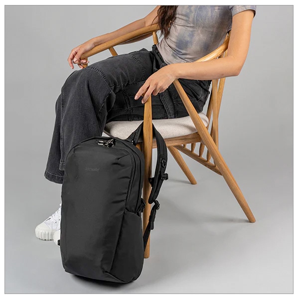 パックセーフ Pacsafe V24 バックパック (12970389)(ジェットブラック