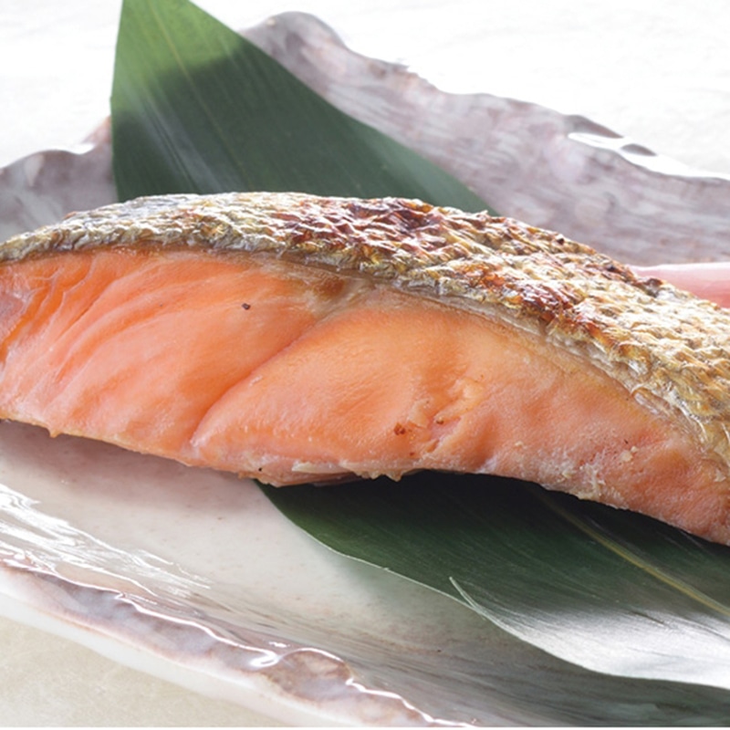 北海道産銀毛新巻鮭姿切身 ／サケ 魚介類・水産加工品 食品 お歳暮 お年賀 御歳暮 御年賀 ギフト 送料無料 クリスマス プレゼント ギフト