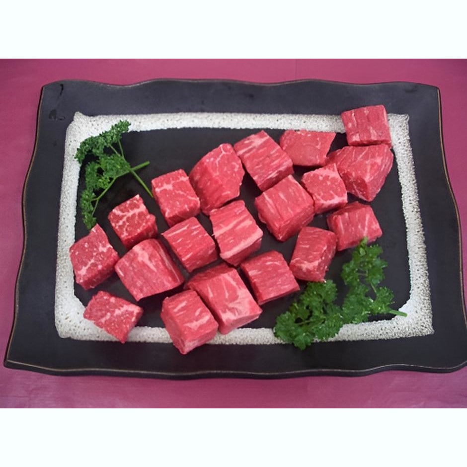 【山梨】ご贈答にも 甲州ワインビーフ モモサイコロステーキ 1kg(500g×2)