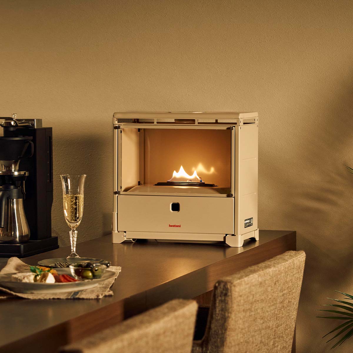 イワタニ Iwatani 岩谷 カセットガス暖炉 MY DANRO CB-MDR-1 ブラック マイ暖炉 MY暖炉 ブラック