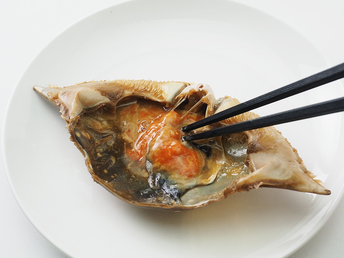 甲羅に残ったカニ味噌も美味しいカンジャンケジャン