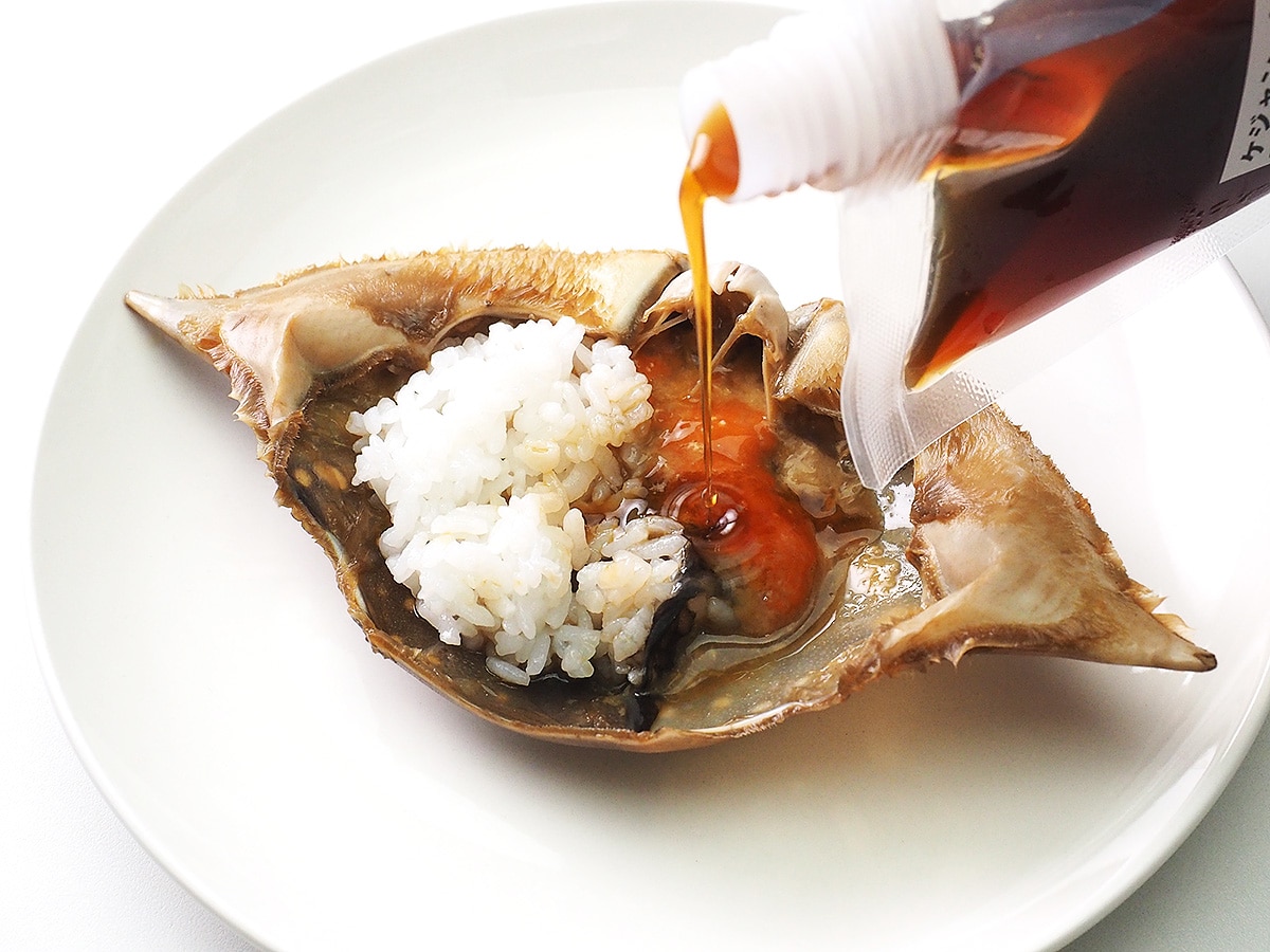 蟹味噌にご飯を混ぜれば絶品のカンジャンケジャン